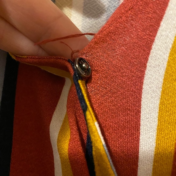 A few loose threads. See photos. Good used - Picture 10 of 10